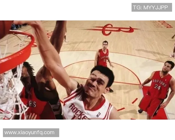 马布里挑战姚明的篮球智慧与实力较量引发的激烈对抗与深刻思考