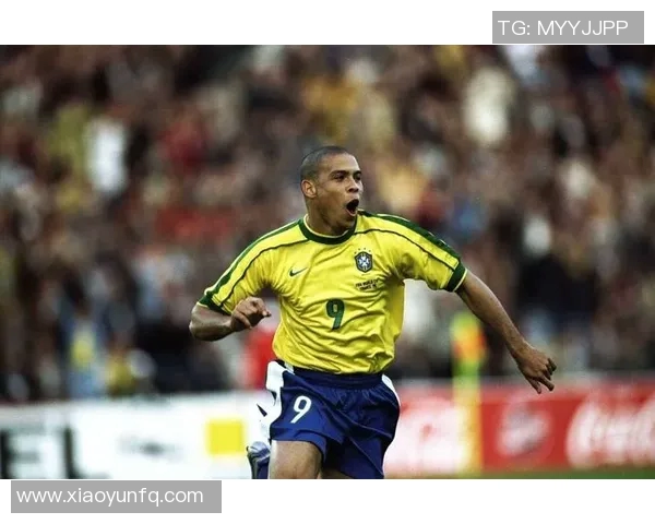 足球明星代布字的魅力与影响力解析:从场上表现到场外形象的全面探讨